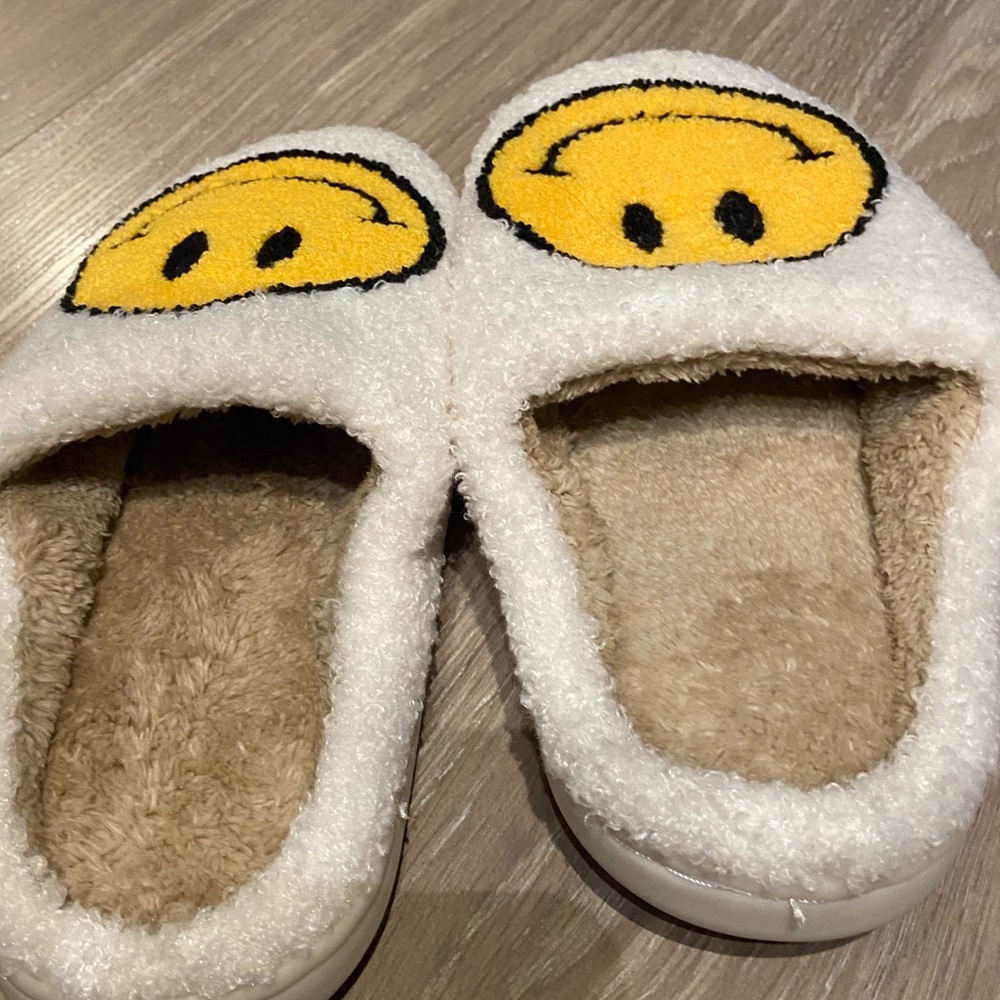 Smiley Slippers - Picture 5 of 6